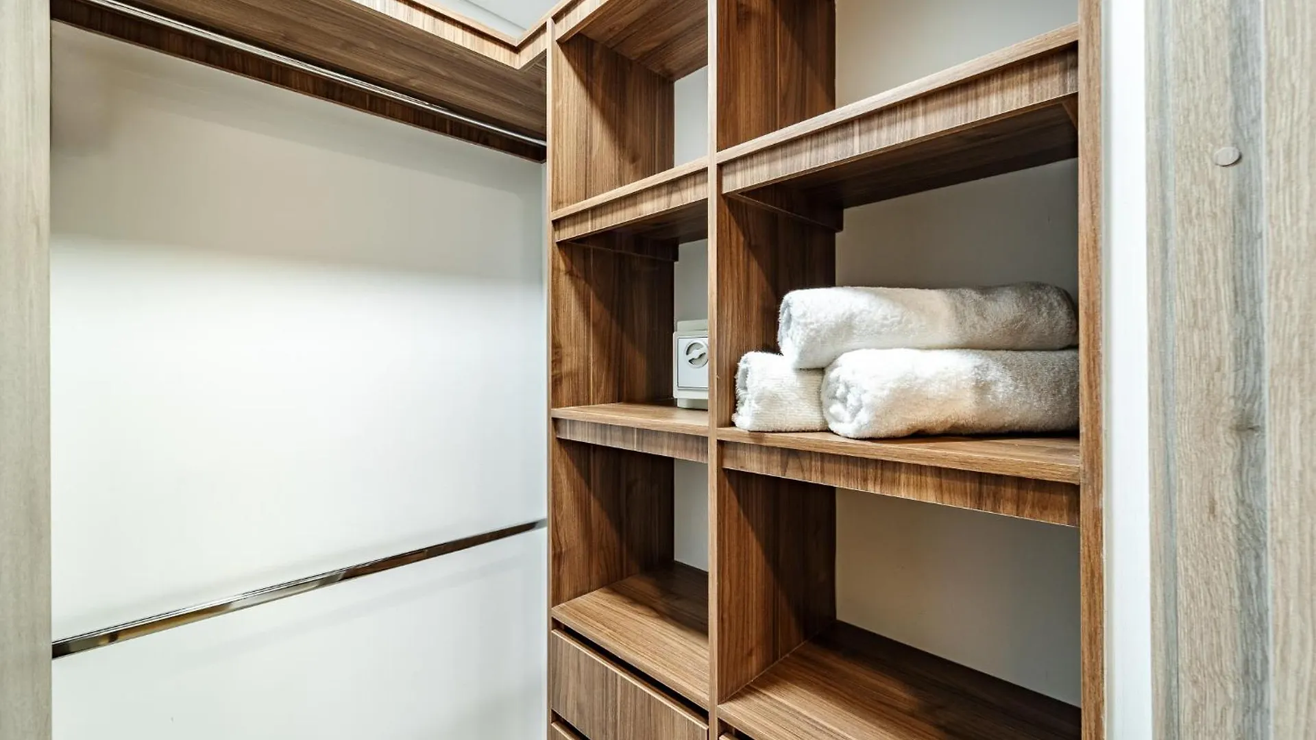 Apartment Medellin Laureles Por Das Colombia