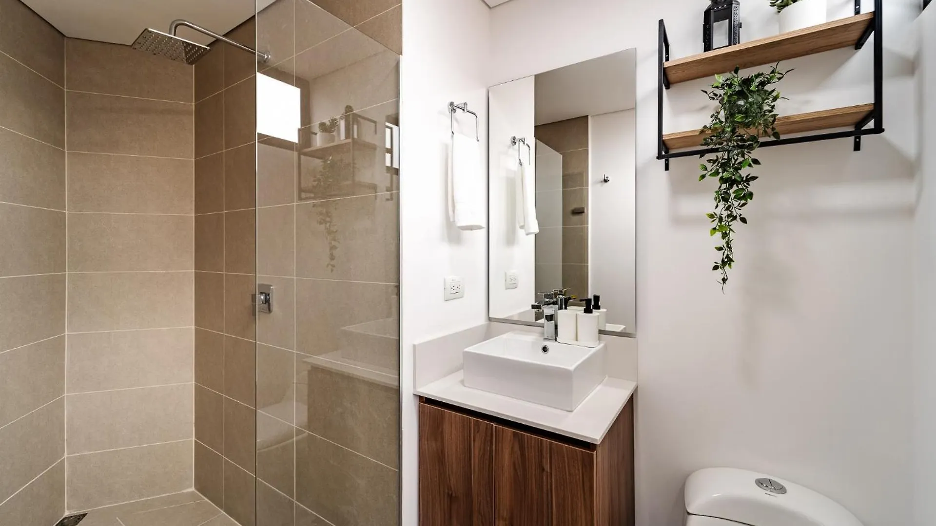Apartment Medellin Laureles Por Das Colombia